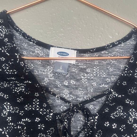 Old navy fit and flare top with lace up tie size large - Picture 2 of 5